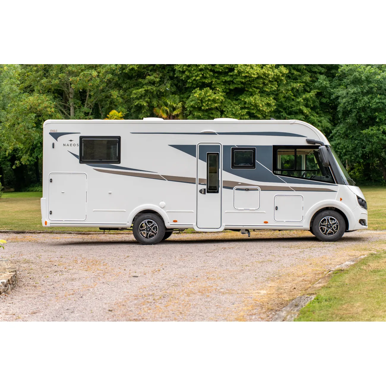 AUTOSTAR NAEOS i745LC - 94.980 Eur (TVA INCLUS)